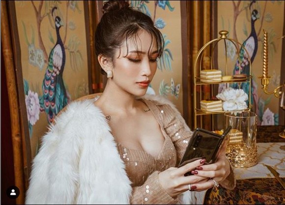 Bị hỏi về mẹ kế, con gái Minh Nhựa trả lời gây giật mình