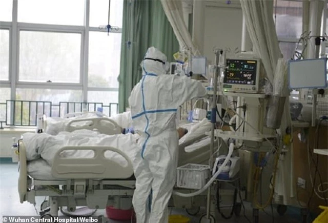 Bệnh viện ở Vũ Hán oằn mình vì quá tải do bệnh viêm phổi lạ bùng phát - 2