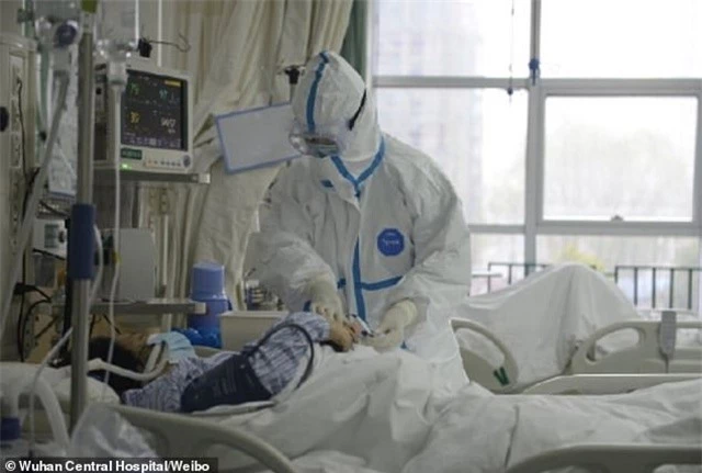 Bệnh viện ở Vũ Hán oằn mình vì quá tải do bệnh viêm phổi lạ bùng phát - 4