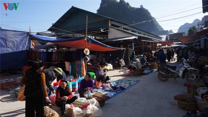 doc dao cho phien cua nguoi tay-nung o thong hue, cao bang hinh 4