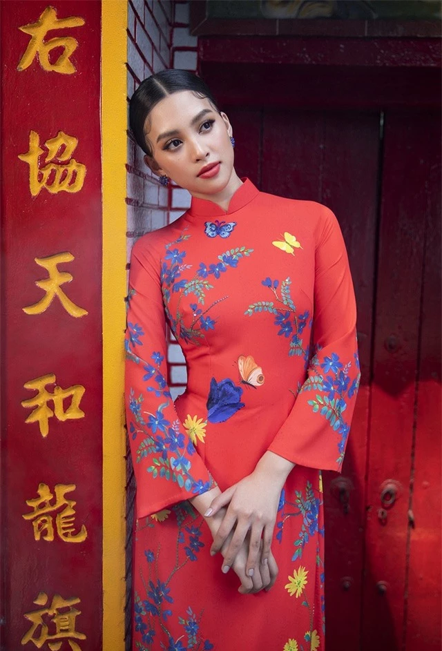 Hoa hậu Tiểu Vy khoe sắc trong tà áo dài đón Tết - 10