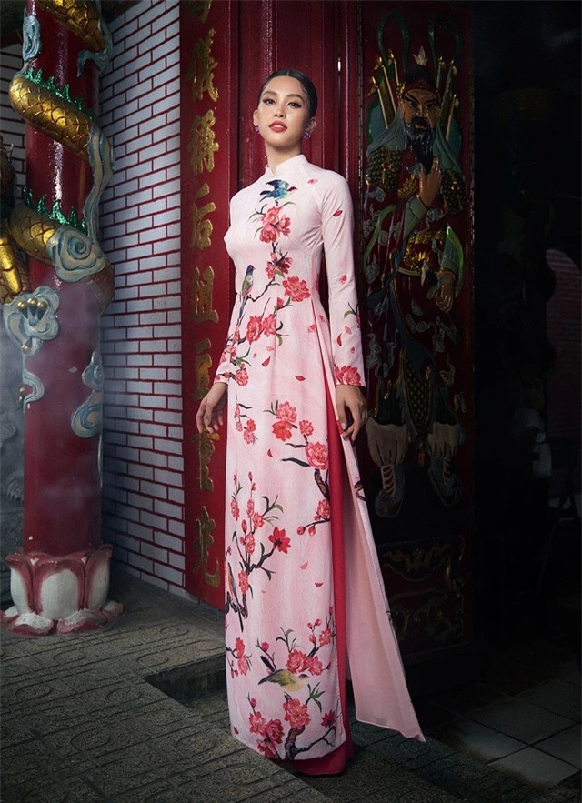 Hoa hậu Tiểu Vy khoe sắc trong tà áo dài đón Tết - 2