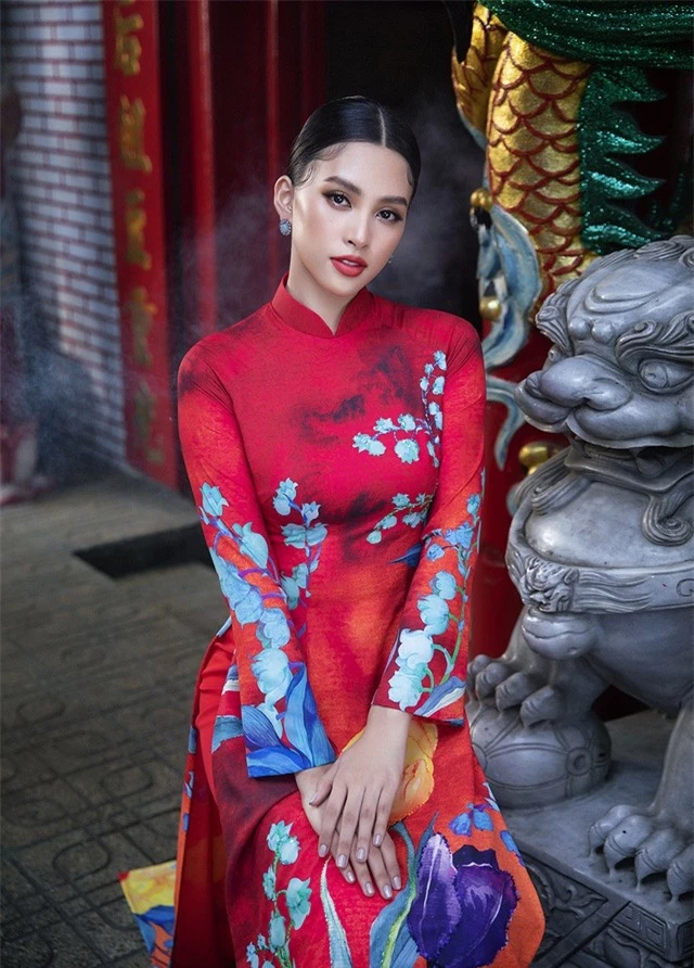 Hoa hậu Tiểu Vy khoe sắc trong tà áo dài đón Tết - 4