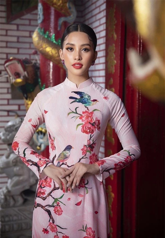 Hoa hậu Tiểu Vy khoe sắc trong tà áo dài đón Tết - 5