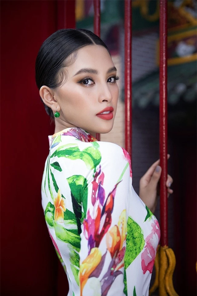 Hoa hậu Tiểu Vy khoe sắc trong tà áo dài đón Tết - 9