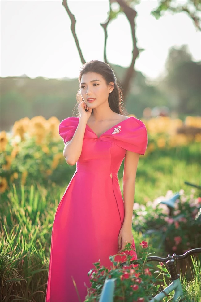 Thúy Diễm - Lương Thế Thành đưa con trai cưng đi chợ hoa, lần hiếm hoi khoe bố mẹ sang chảnh - Ảnh 12. Thúy Diễm - Lương Thế Thành đưa con trai cưng đi chợ hoa, lần hiếm hoi khoe bố mẹ sang chảnh - Ảnh 12.