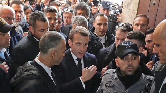 Tổng thống Pháp Macron nổi đóa với cảnh sát Israel - 1