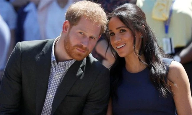 Vừa mới bắt đầu cuộc sống mới ở Canada, vợ chồng Meghan Markle đã bị người dân hắt hủi với bản kiến nghị đặc biệt - Ảnh 2.