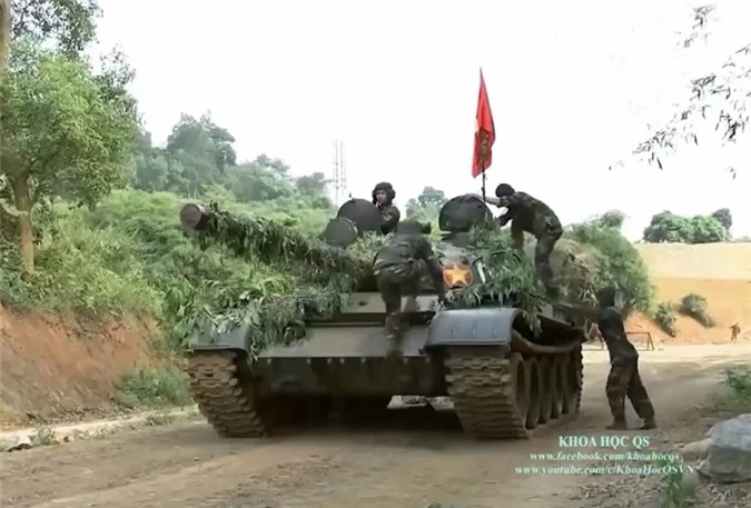 Xe tang T-62 Viet Nam van duoc cung cap them nong phao moi-Hinh-10