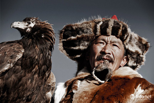 Bộ tộc dùng ‘thần điểu’ để săn thú