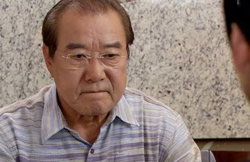 Mới kết hôn 5 năm đã bị bố chồng đuổi ra khỏi nhà cả chục lần, tôi có nên chuyển ra ở riêng không?