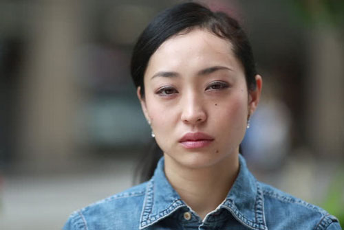 Mẹ chồng đưa cho 2 con gà với cặp bánh chưng bảo sang biếu nhà vợ, vậy mà chồng tôi nói ngay một câu khiến cả hai bên nội ngoại trở mặt nhau