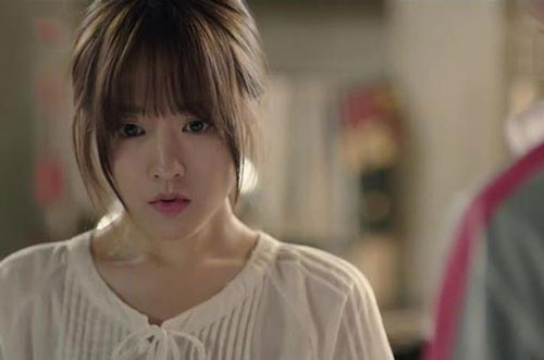 Màn ra mắt ngày 29 Tết, cô gái đang định ngồi xuống mâm thì bị gọi giật lại "đứng lên xem ai cần gì thì lấy", cách anh bạn trai hành xử sau đó mới là tâm điểm đổ dồn mọi sự chú ý