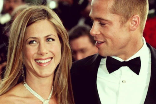 Jennifer Aniston hạnh phúc khi làm bạn trở lại với Brad Pitt
