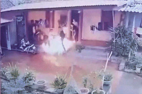 Bắc Giang: Giáp Tết, con rể dùng xăng phóng hỏa nhà bố vợ, 3 người bị thương