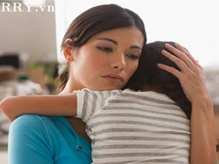 Tủi thân vì chồng chiều con riêng hơn con chung