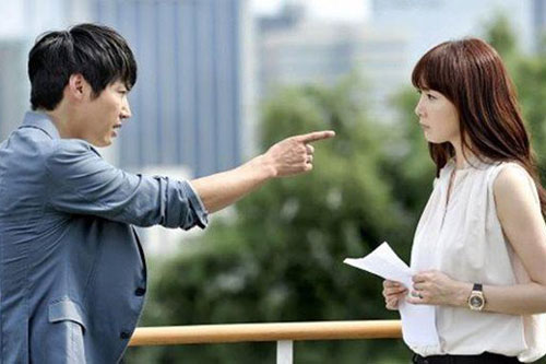 Chồng chấp nhận ly hôn nếu tôi không 'đòi" nhà và ô tô