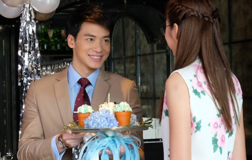 Sáng cuối năm giật nảy mình khi thấy anh hàng xóm sang nhà cùng màn "ăn vạ" có 1-0-2: "Cháu mất trinh rồi, chú bảo em ấy đền cho cháu trước Giao thừa đi"