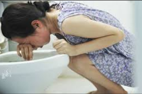 Bị sốt cao khi mang bầu 4 tháng lại có khối u lớn trong người nhưng chồng vô tâm vẫn bỏ bê: "Sốt thì tự đi viện khắc có bác sĩ cứu, không chết được đâu"