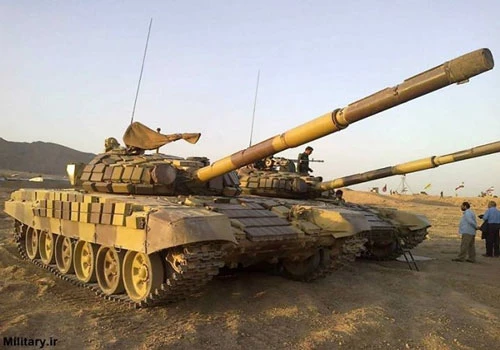 Đầu tiên và cũng là nguy hiểm nhất trong biên chế Lục quân Iran là các xe tăng chủ lực T-72 được nước này mua từ Liên Xô trong quá khứ. Nguồn ảnh: Pinterest.