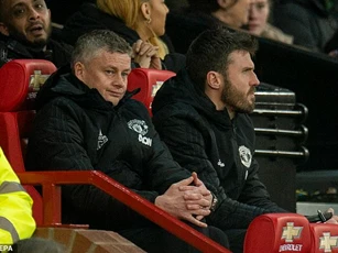 Man Utd thi đấu tệ hại, HLV Solskjaer bị học trò quay lưng?