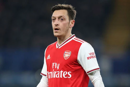 8. Mesut Ozil (Arsenal, mức thu nhập: 30,2 triệu USD).