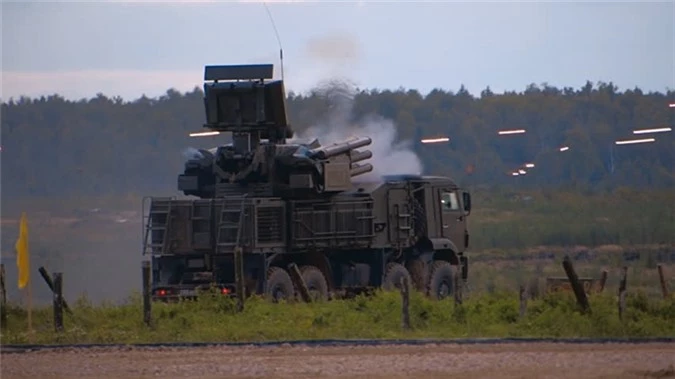 Pantsir-SM cua Nga mang gan 100 ten lua danh chan: Sat thu UAV chinh hieu-Hinh-4