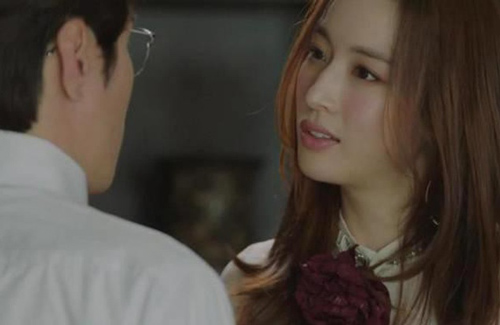 Cây muốn lặng mà gió chẳng ngừng, chồng gia trưởng đòi "dạy vợ" nhưng phản ứng quá "cứng" của cô vợ khiến chồng câm nín