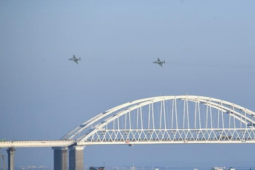 Nga cáo buộc máy bay Mỹ có hành động khiêu khích gần cầu Crimea