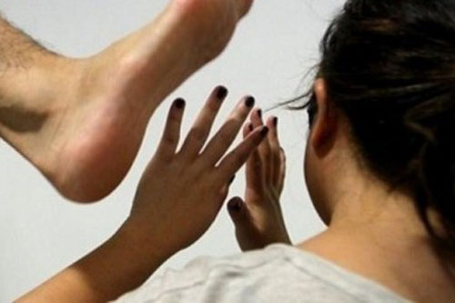 Tôi có nên khuyên con gái ly hôn người chồng vũ phu?