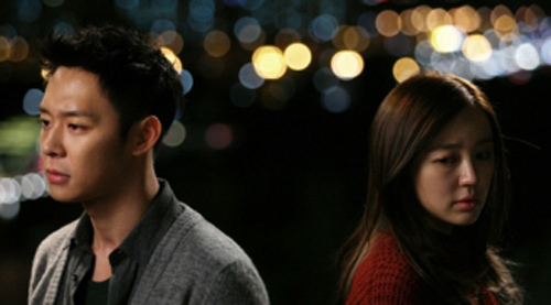 Chỉ vì mua đắt mấy ngàn lẻ tiền rau, chồng mắng tôi "ngu như lợn" rồi hất cả mâm bát ra ngoài