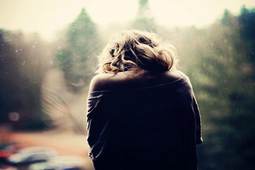 Tôi bị mắc kẹt trong mối tình đơn phương tay ba với bạn thân