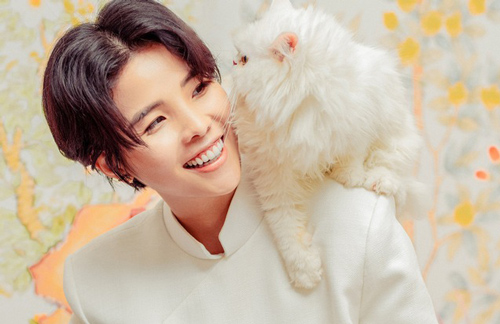 Kết thúc một năm ngọt ngào, Vũ Cát Tường tặng fan bộ ảnh cực đáng yêu