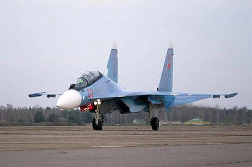 Là đồng minh thân cận của Nga, nhưng gần đây Nga mới bắt đầu thực hiện hợp đồng cung cấp máy bay chiến đấu Su-30SM mới nhất cho Belarus. Sau khi hợp đồng hoàn thành, Belarus nâng cao đáng kể hiệu quả chiến đấu của lực lượng không quân, vì hiện nay, Belarus chỉ có một số phi đội MiG-29 và Su-27 cũ từ thời Liên Xô.