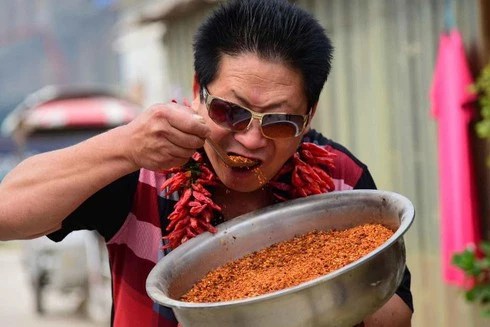 Ông Li Yongzhi ăn tới 2,5 kg ớt mỗi ngày