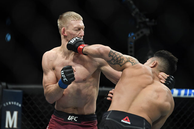 Cận cảnh cú đấm ‘nghìn cân’ khiến võ sĩ Ba Lan bất tỉnh