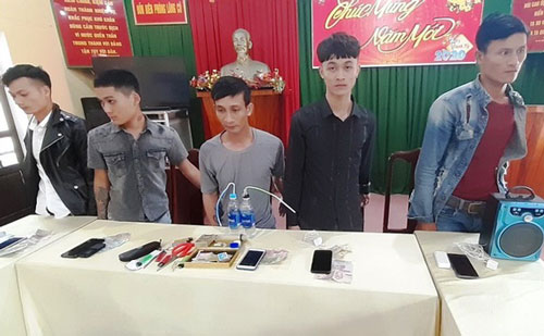 "Lập hội" đến căn nhà hoang đêm giao thừa để chơi ma túy