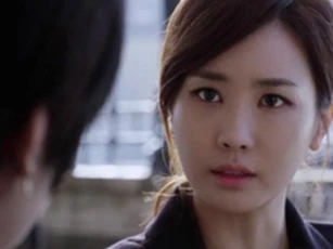 Đêm nào áp tai vào tường nghe tiếng vợ khóc, tôi cũng ân hận xót xa, đau khổ vô cùng...