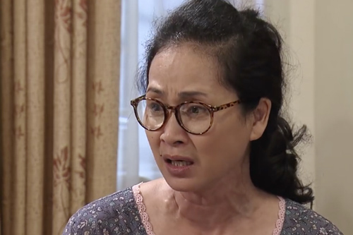 Con dâu xơi hết nhân bánh chưng và đập bẹt phần vỏ cho cả nhà ăn nhưng hành động sau đó mới làm tôi lẫn chồng giận nóng mặt!