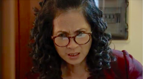 Qua khe cửa, lặng người nghe lén được cuộc nói chuyện giữa con dâu bầu bí và bạn thân