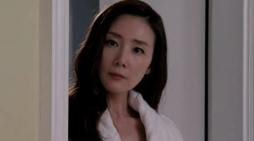 Biết chồng dùng cách này để được thăng chức, tôi chết điếng cả người vì quá sốc