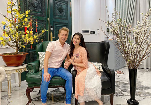 Ngắm đã mắt căn biệt thự 2 triệu USD mới tậu của vợ chồng Đăng Khôi ngày Tết: Xa hoa, sang trọng chẳng khác gì khách sạn 5 sao