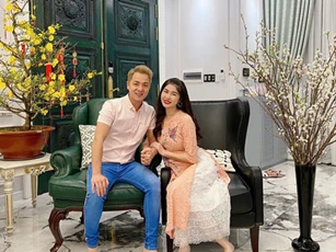 Ngắm đã mắt căn biệt thự 2 triệu USD mới tậu của vợ chồng Đăng Khôi ngày Tết: Xa hoa, sang trọng chẳng khác gì khách sạn 5 sao