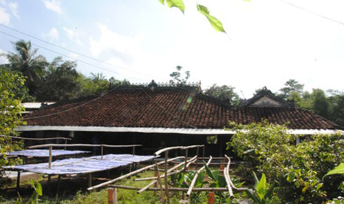 Độc đáo ngôi nhà trăm cột ở Đồng Tháp