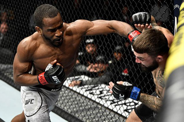 ‘Cánh tay thép’ UFC tung cú ‘vô ảnh cước’ khiến đối thủ ngã gục