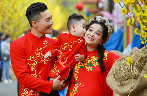 “Hoàng tử xiếc” Quốc Cơ phải xa gia đình sớm trong ngày Tết, tiết lộ thời điểm bà xã sẽ hạ sinh con thứ 2 vào năm Canh Tý