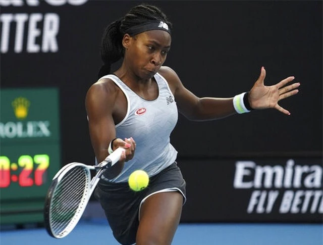 Australian Open: ĐKVĐ Osaka thua tay vợt 15 tuổi, Serena Williams cũng dừng bước - 1