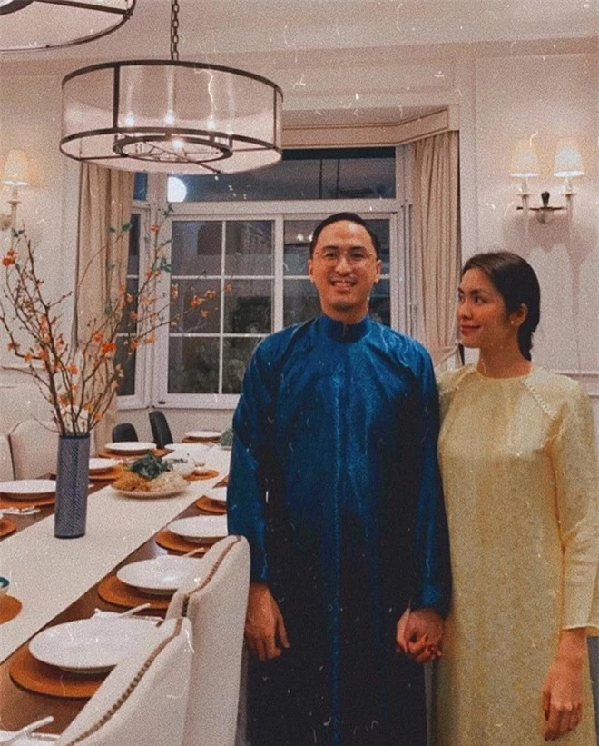 Cứ Mùng 1 Tết, vợ chồng Hà Tăng lại xúng xính áo dài du xuân: Hơn 1 thập kỷ gắn kết, chưa bao giờ quên nắm chặt tay! - Ảnh 2.