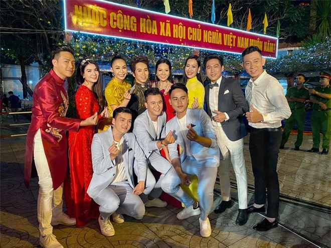 Vợ chồng Kha Ly - Thanh Duy, Văn Mai Hương cùng nhiều sao Việt tất bật chạy show đêm Giao thừa và những nỗi niềm riêng không phải ai cũng thấu! - Ảnh 5.