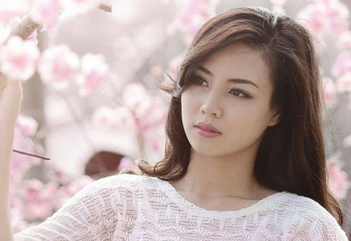 Nhắc chồng cúng Giao Thừa tôi không ngờ anh vùng dậy hất tung cả gà lễ rồi chỉ tay quát một câu khiến tôi tím mặt